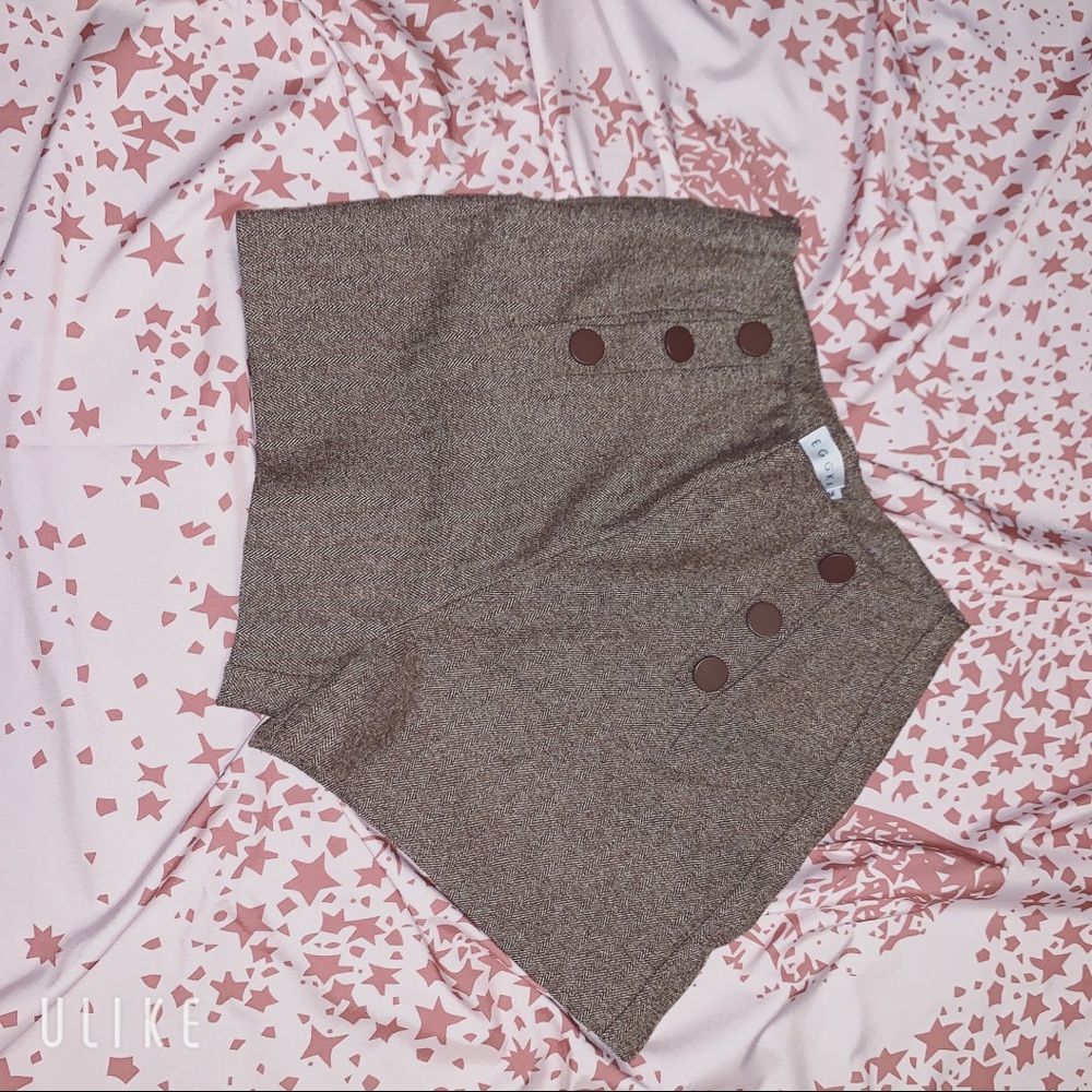 Super sleek pattern formal shorts with fake botton